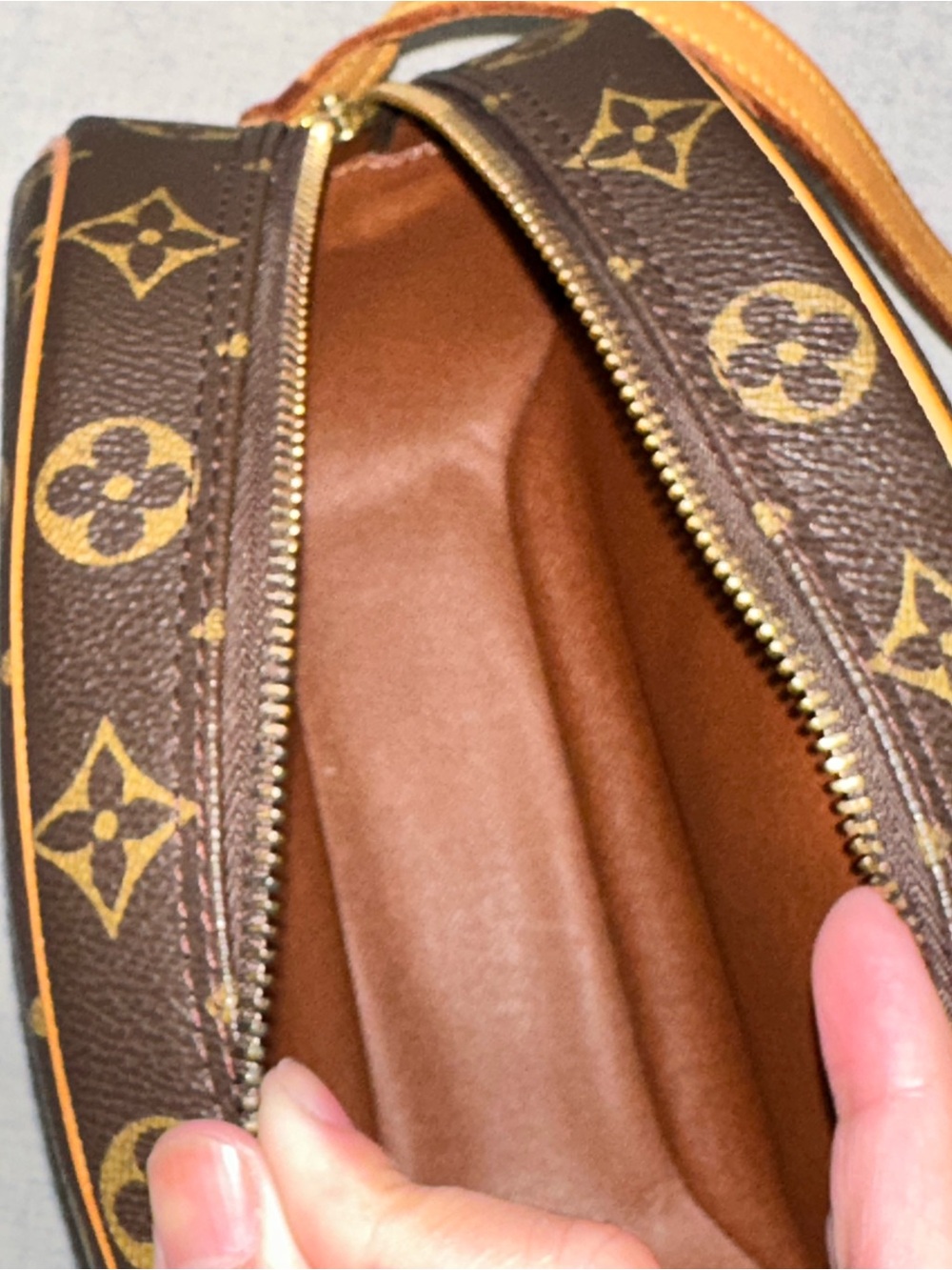 Louis Vuitton Blois Monogram Vintage Crossbody Bag - Picture 6 of 10